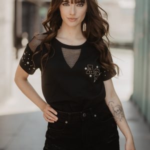 Camiseta negra con rejilla